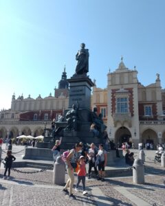 Pomnik Adama Mickiewicza na Rynku Głównym
